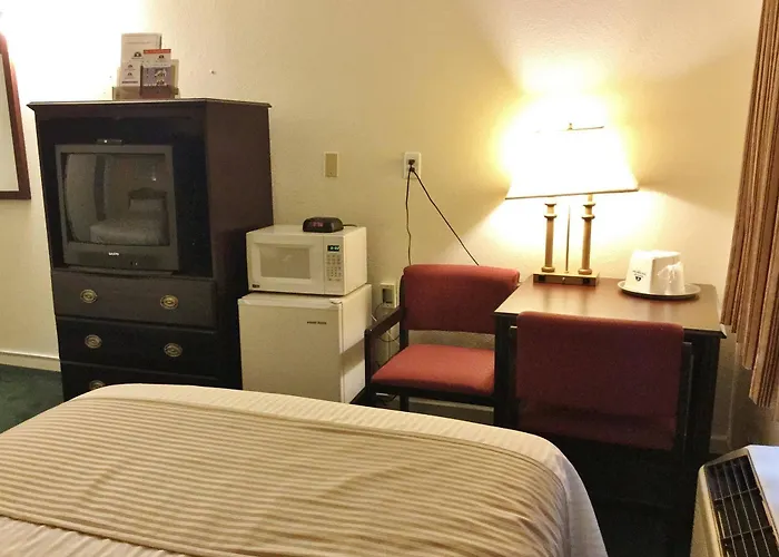 Hotel Americas Value Macomb