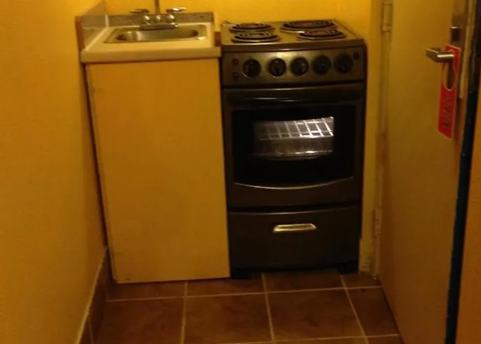 Americas Value Hotel Macomb
